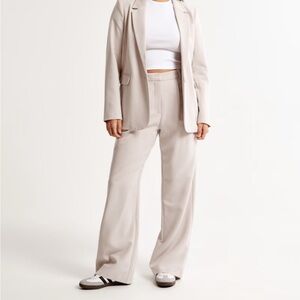 Abercrombie & Fitch Sloane Tailored Wide Leg Pant in Light Taupe